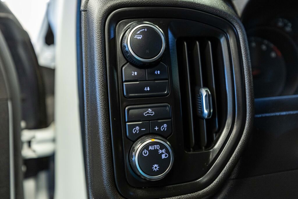 Used 2021 Chevrolet Silverado 2500 Custom w/ Custom Convenience Package image 12