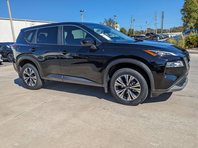 Used 2023 Nissan Rogue SV image 2