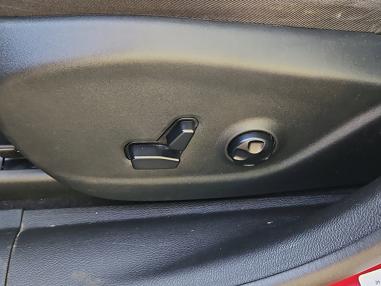 Used 2019 Jeep Cherokee Latitude Plus w/ Cold Weather Group image 26