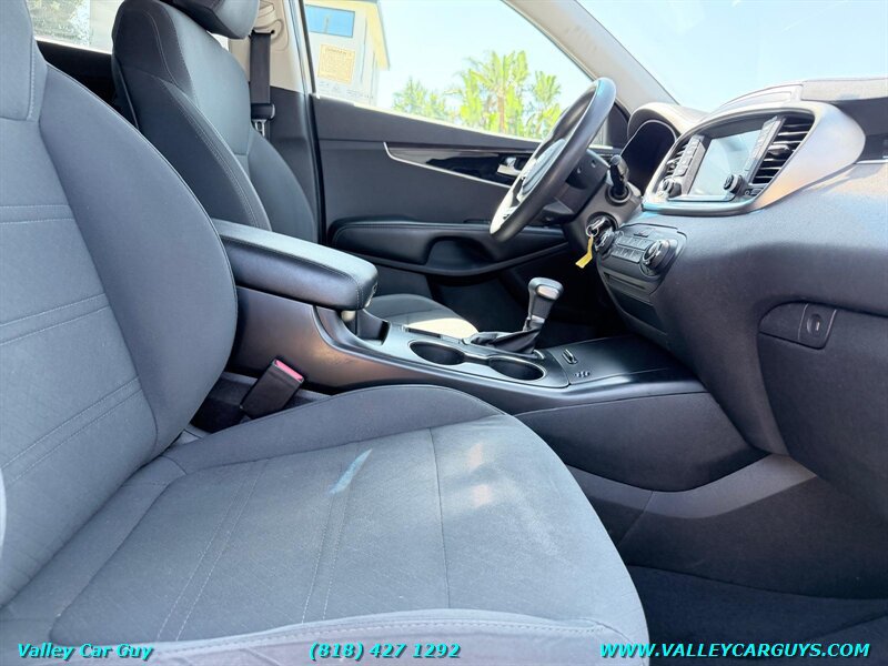 Used 2019 Kia Sorento FWD image 9