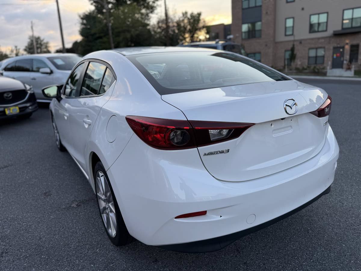 Used 2017 MAZDA MAZDA3 Touring FWD image 5