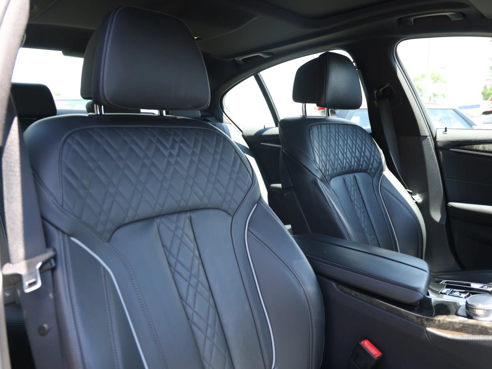 Used 2022 BMW M550i xDrive AWD/4WD image 25