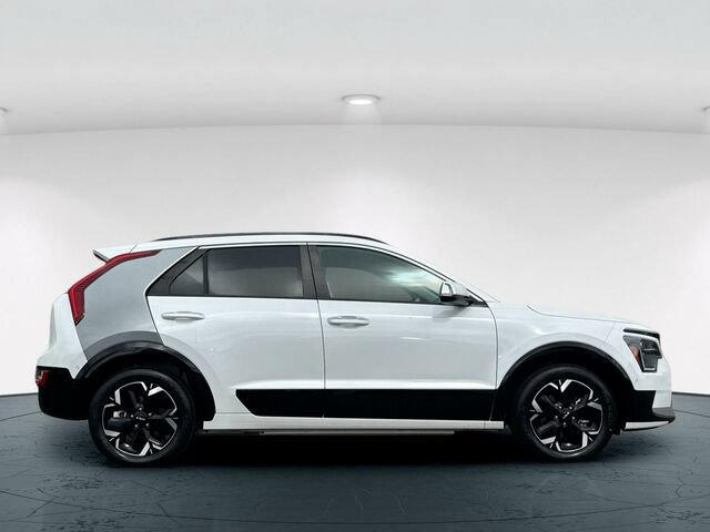 Used 2023 Kia Niro Wave FWD image 7