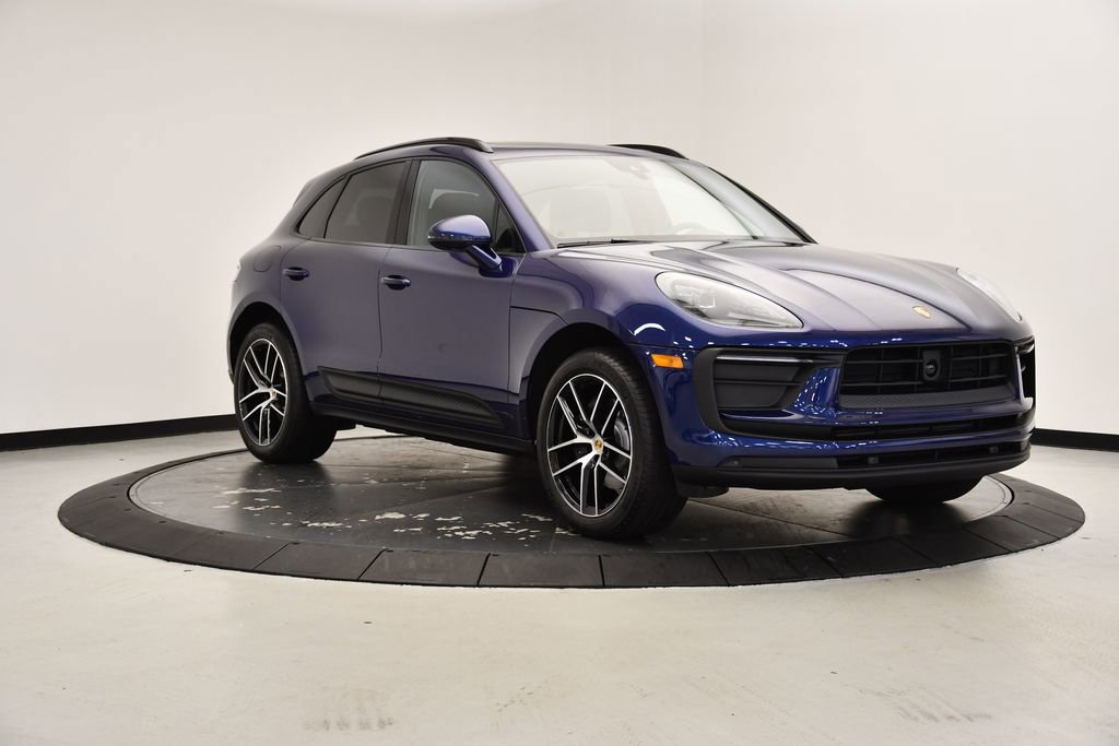 Certified 2025 Porsche Macan image 9