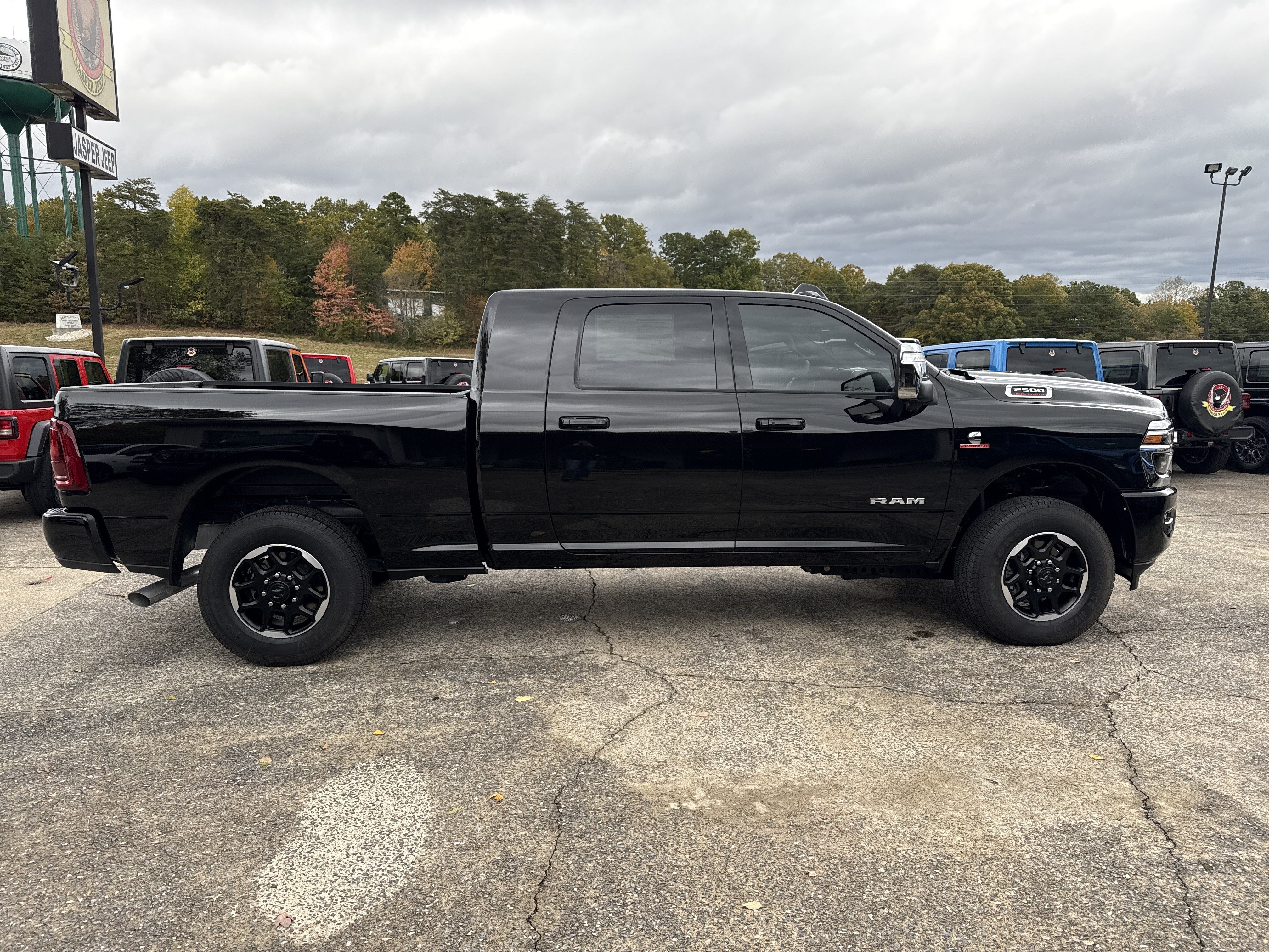 New 2025 RAM 2500 Laramie w/ Towing Technology Group AWD/4WD image 8
