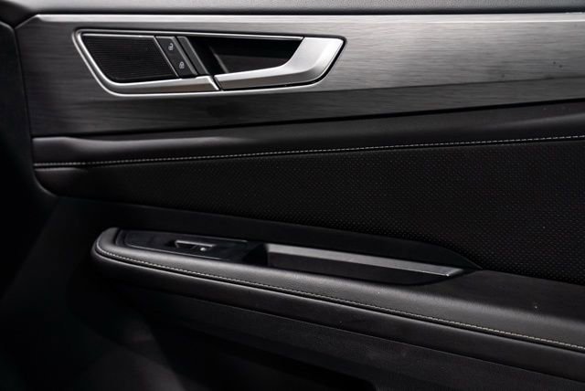 Used 2025 Volkswagen Atlas Cross Sport SE AWD/4WD image 30