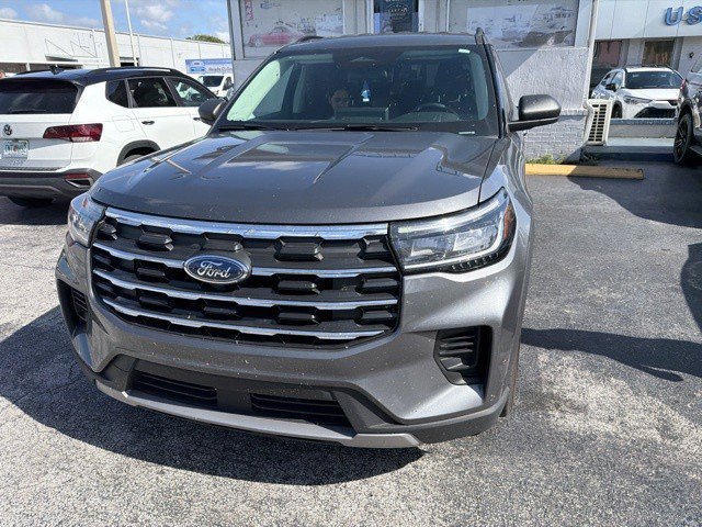 Certified 2025 Ford Explorer Active RWD image 2