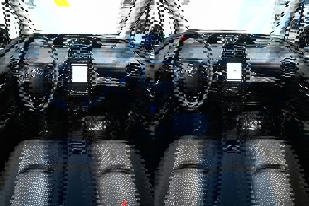 Used 2020 Toyota Prius LE image 11