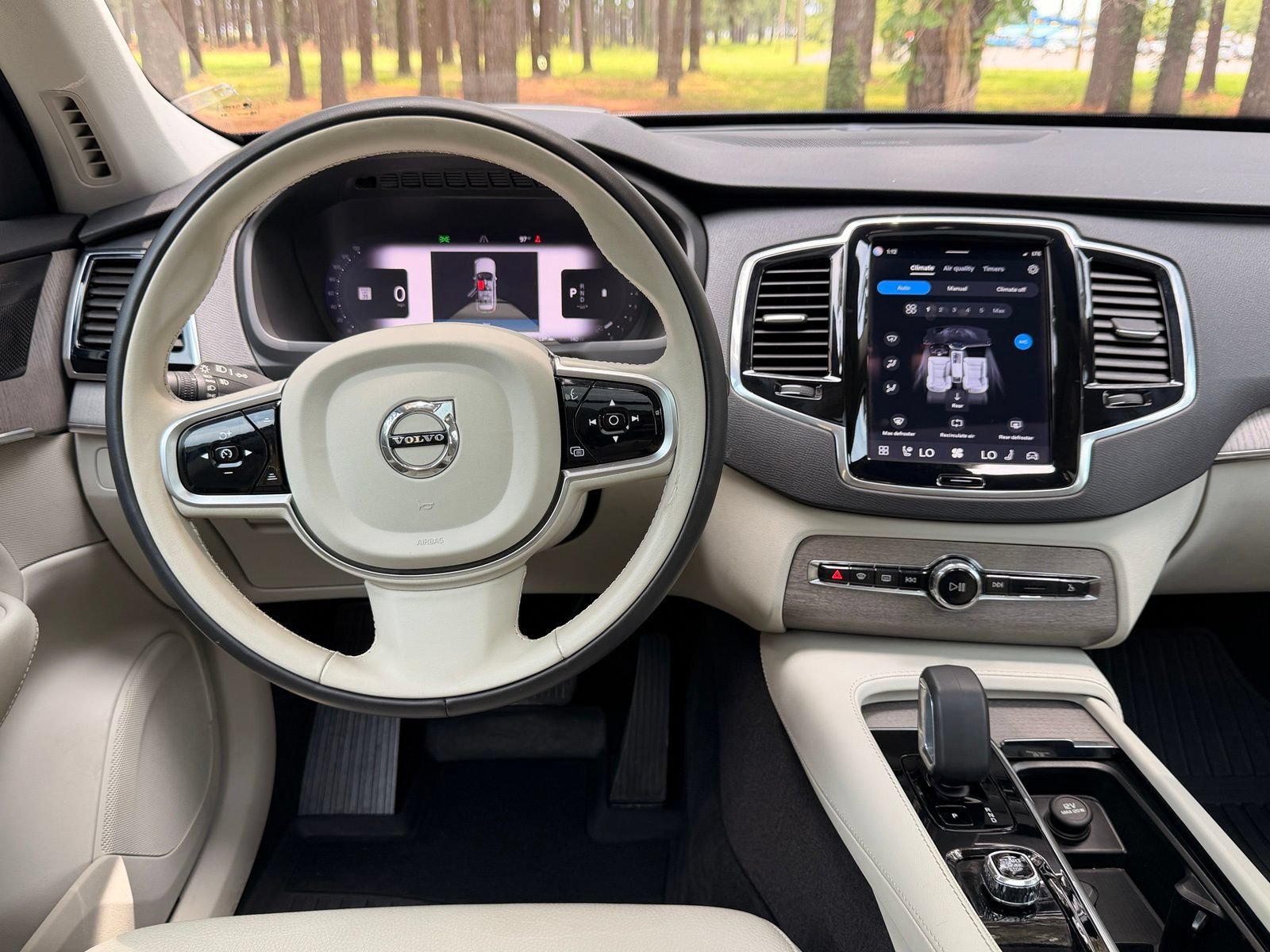 Used 2023 Volvo XC90 B5 Plus w/ Protection Package Premier AWD/4WD image 3