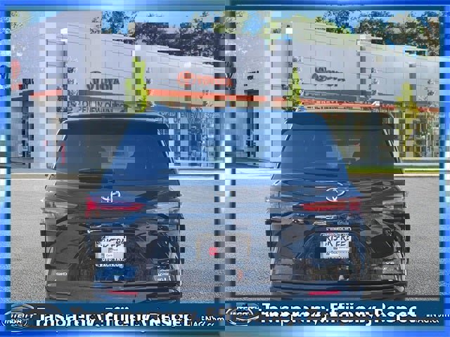 Certified 2024 Toyota Sienna XSE image 7