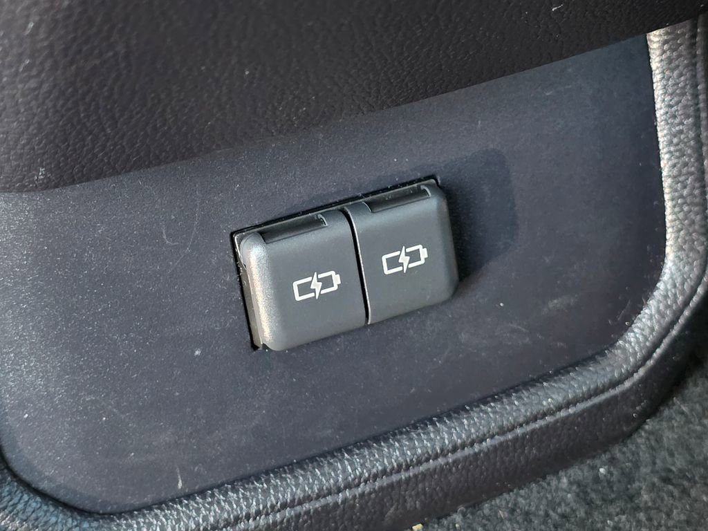 Used 2023 Toyota Highlander LE AWD/4WD image 21