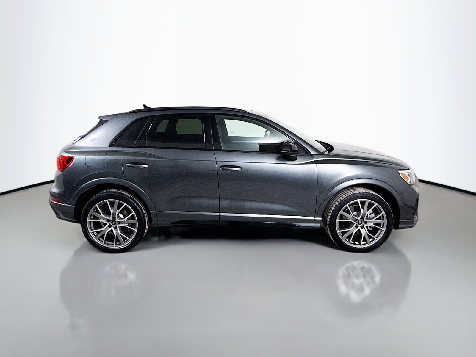 Used 2025 Audi Q3 2.0T Premium Plus w/ Premium Plus Package AWD/4WD image 8