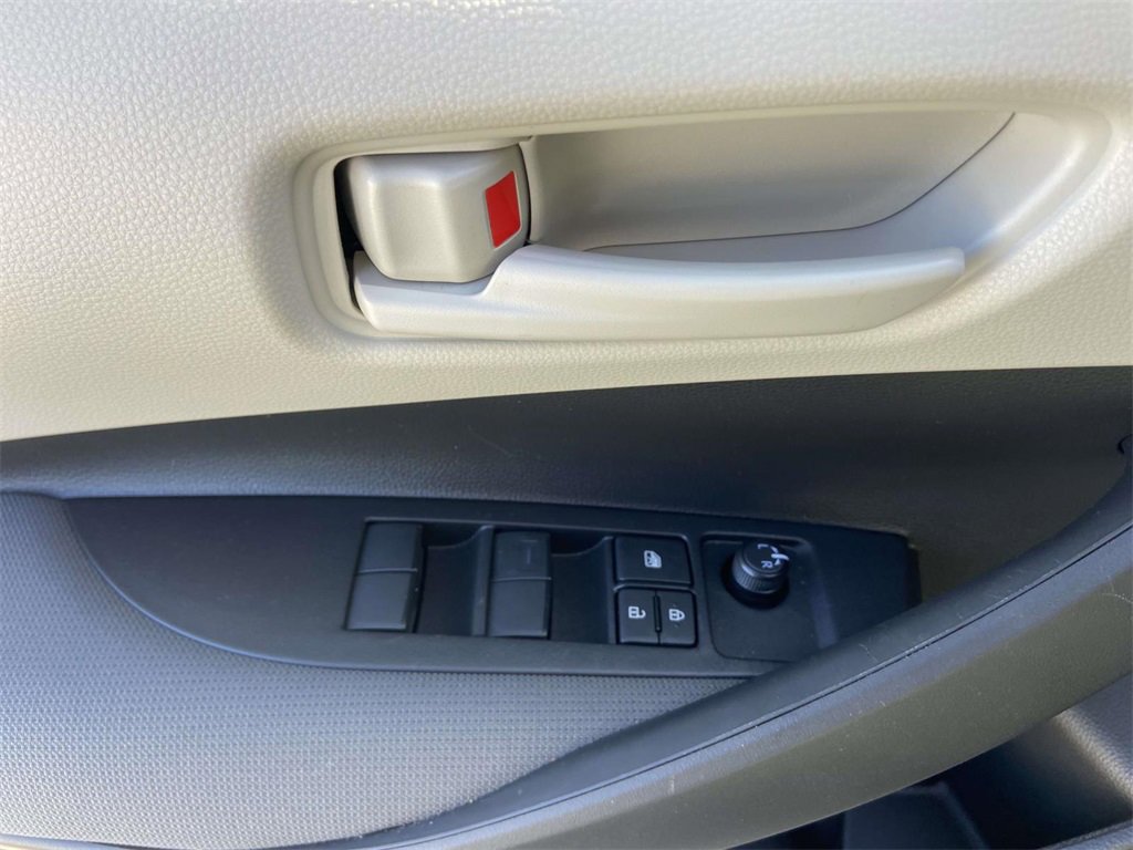 Used 2025 Toyota Corolla LE image 13