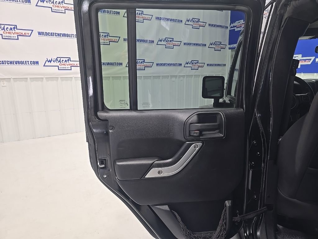 Used 2012 Jeep Wrangler Unlimited Sahara w/ Dual Top Group image 18