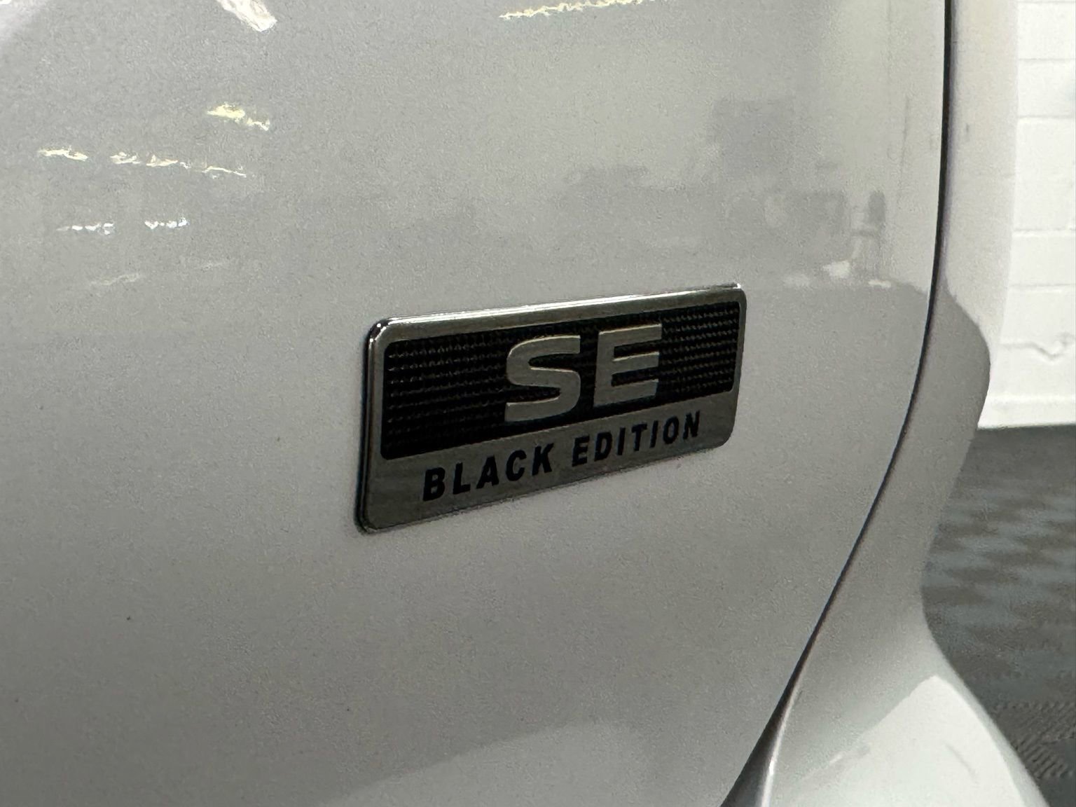 Used 2023 Mitsubishi Outlander SE Black Edition image 7