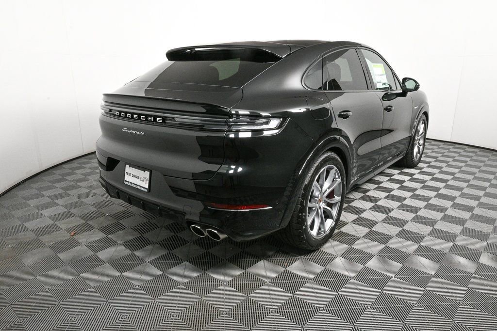 Used 2025 Porsche Cayenne S image 35