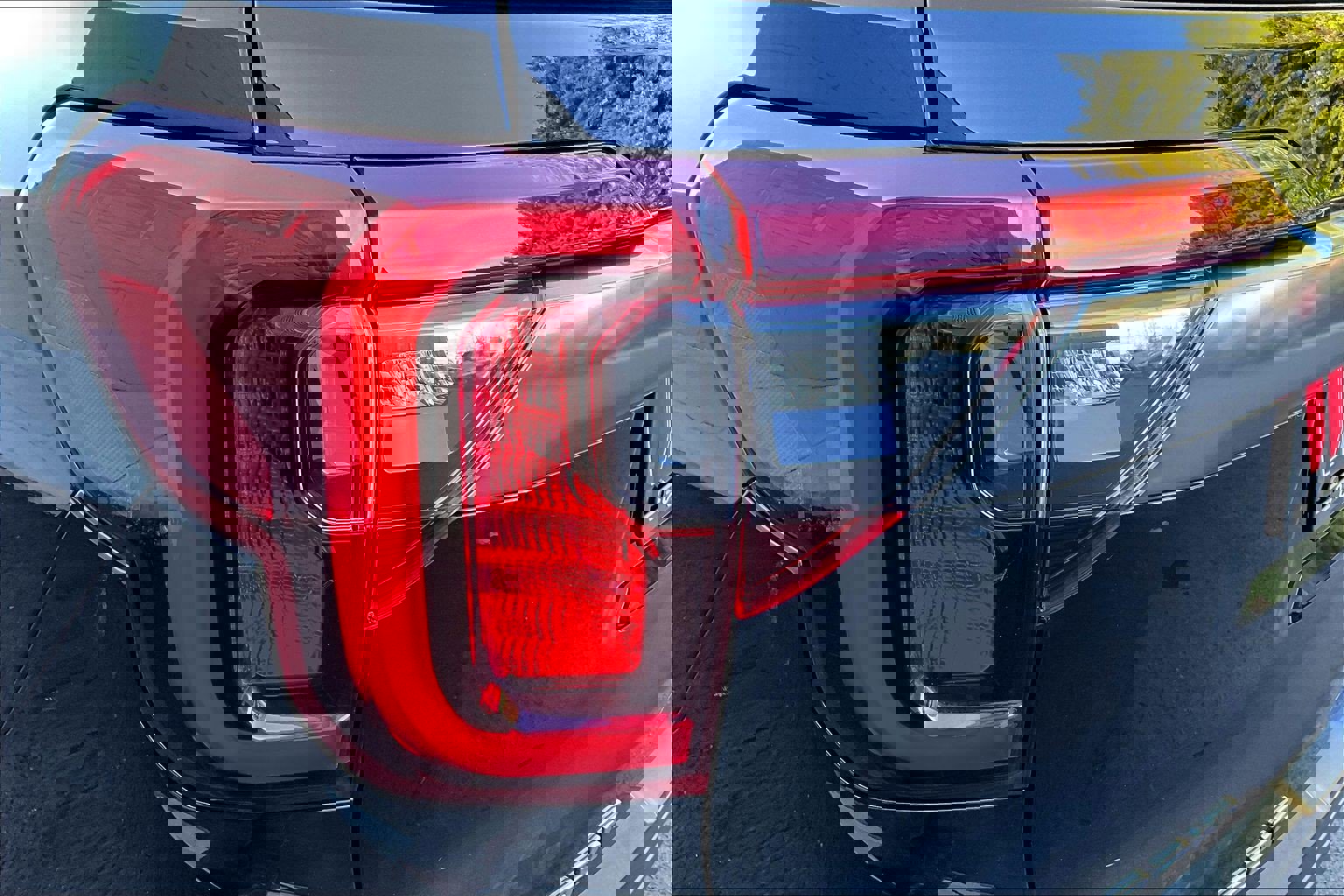 Used 2022 GMC Acadia AT4 w/ Technology Package image 23