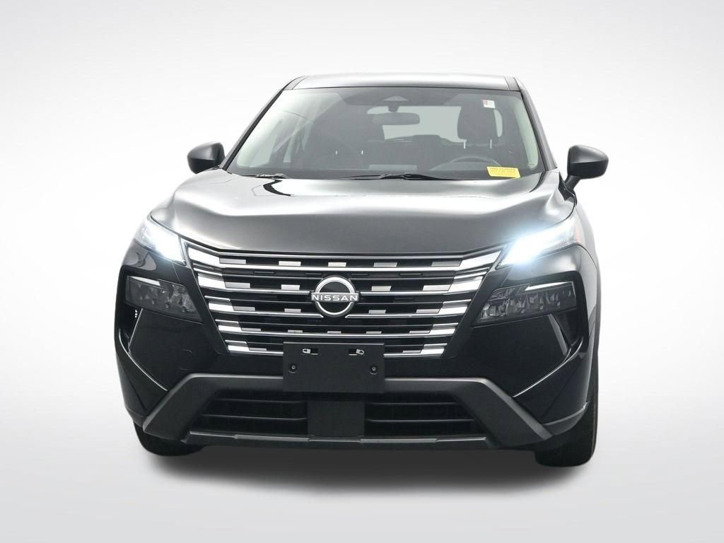 Used 2024 Nissan Rogue S image 2