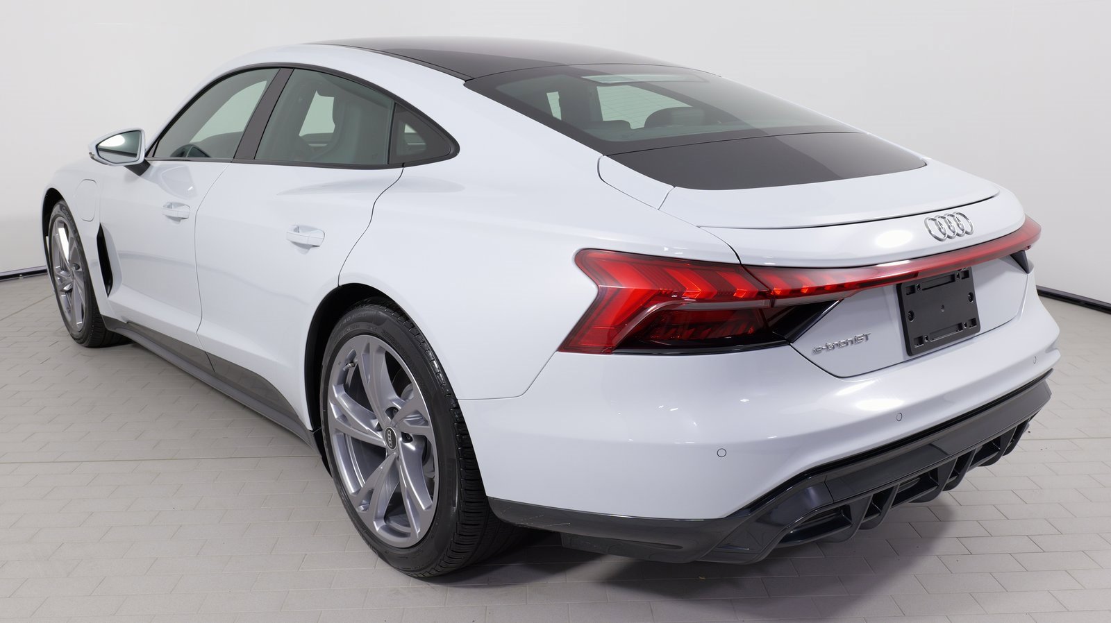 Used 2023 Audi e-tron GT Premium Plus image 17