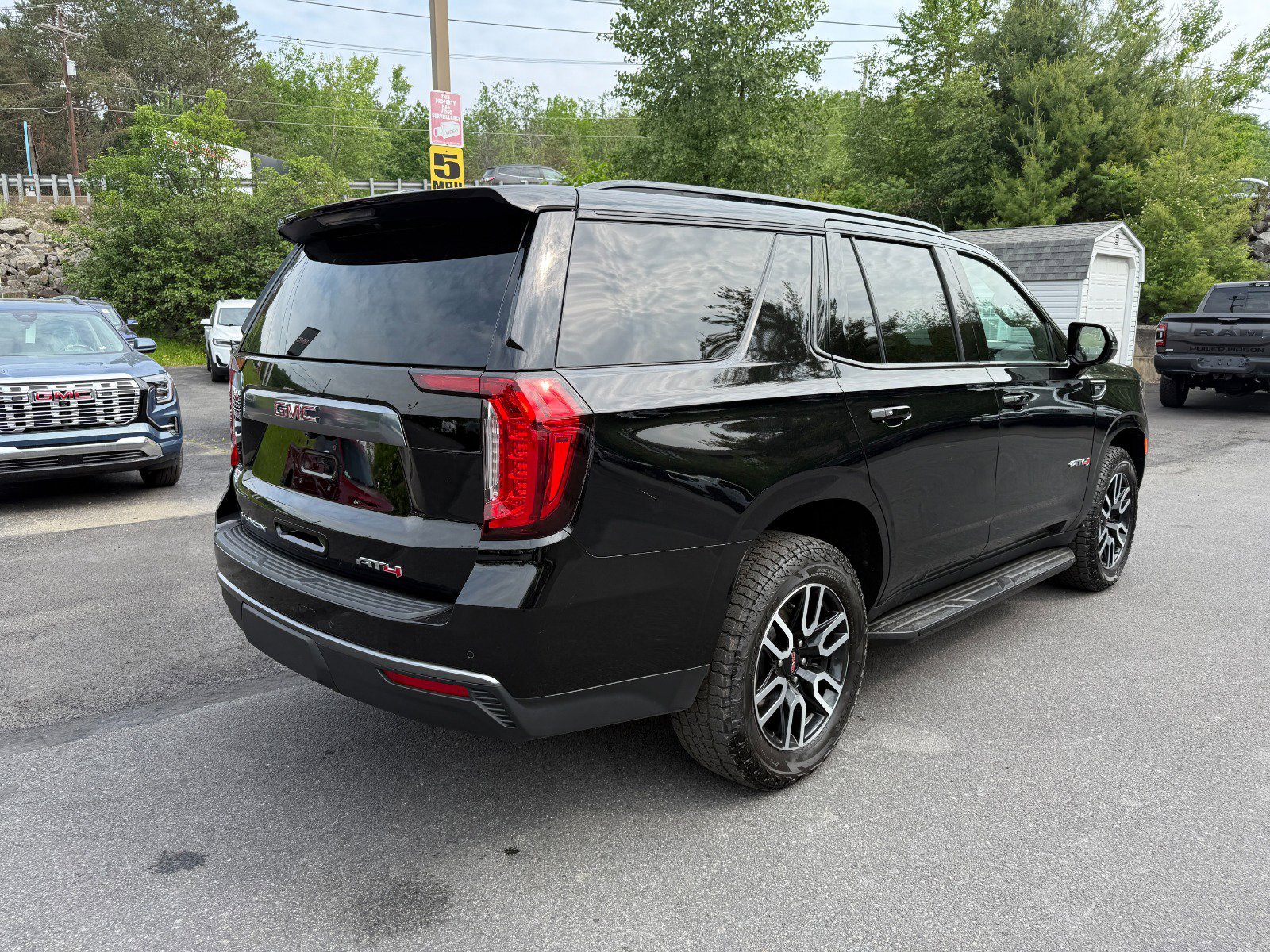 Used 2023 GMC Yukon AT4 image 5