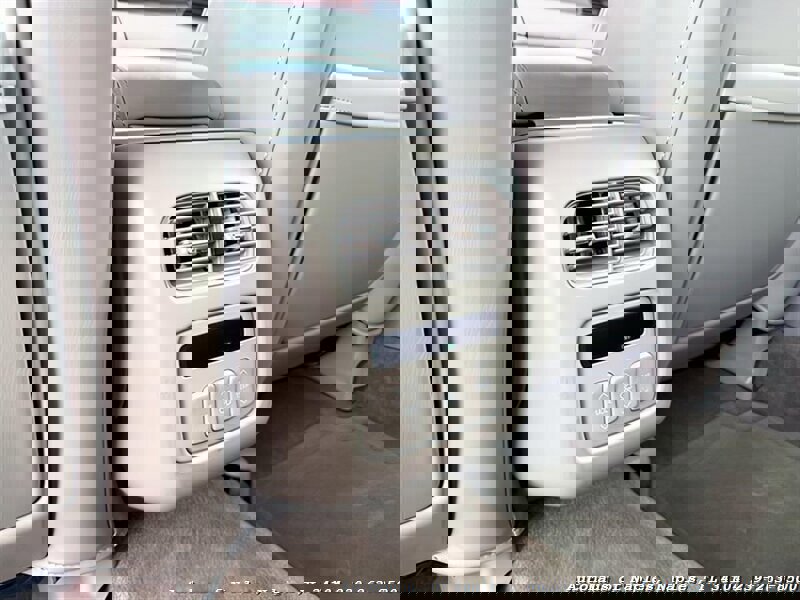 Used 2001 Cadillac De Ville w/ Comfort/Convenience Pkg image 24