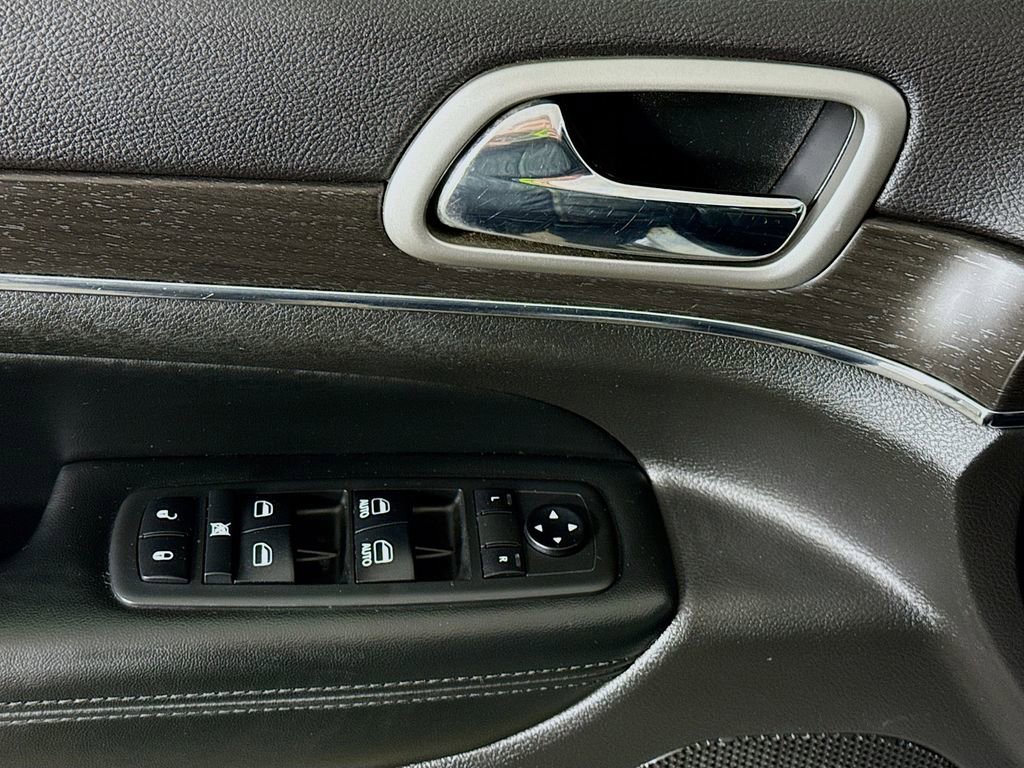 Used 2018 Jeep Grand Cherokee Limited AWD/4WD image 24