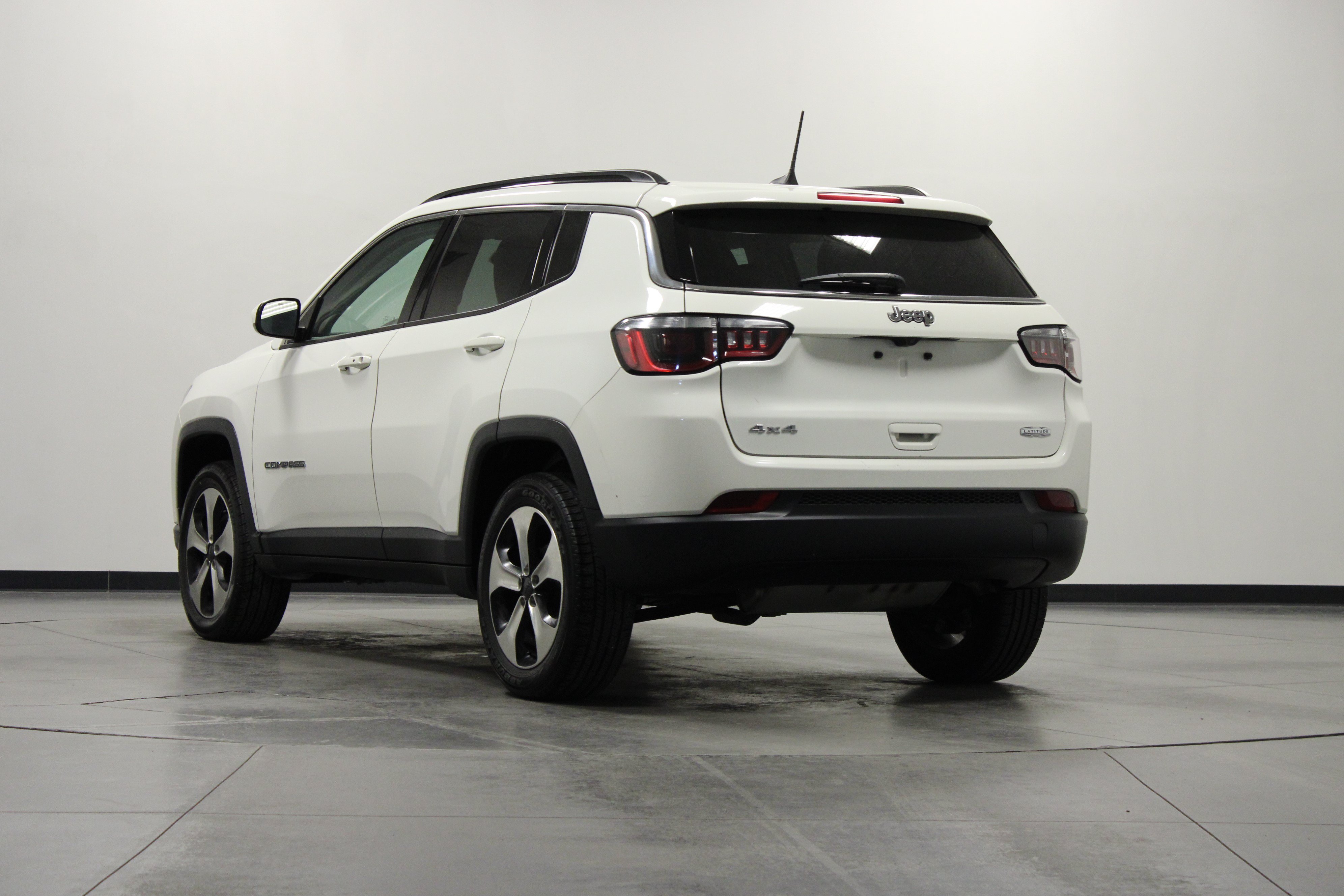 Used 2019 Jeep Compass Latitude w/ Popular Equipment Group AWD/4WD image 6