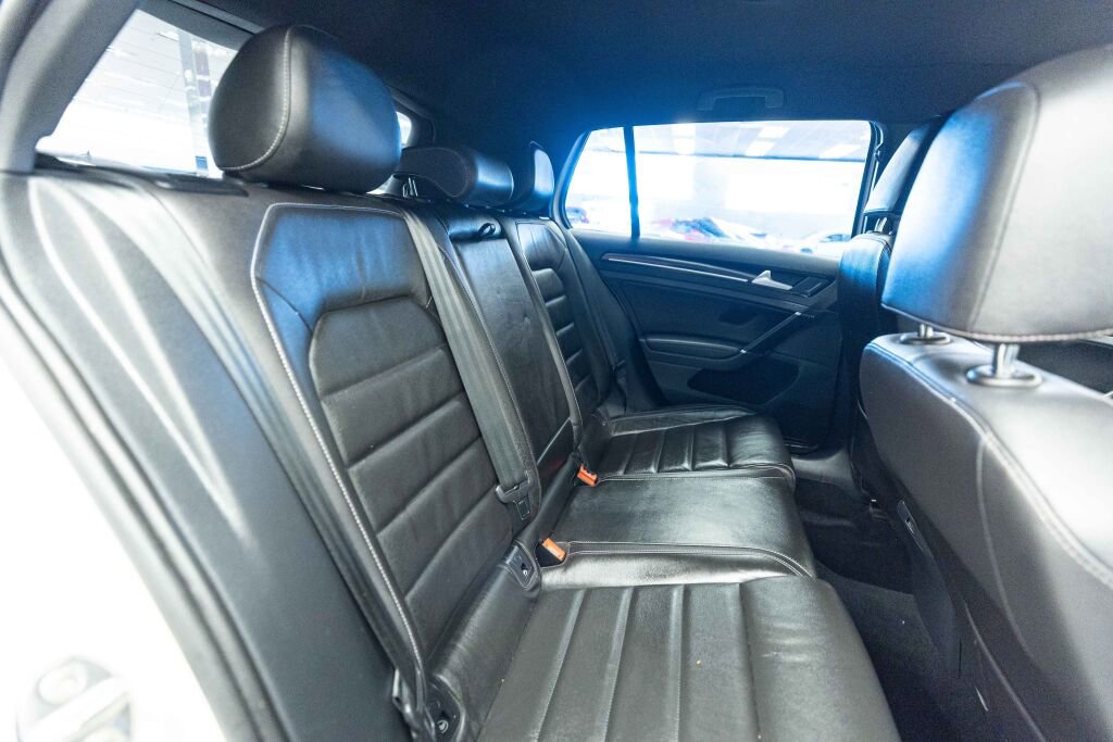 Used 2016 Volkswagen Golf R 4-Door image 11