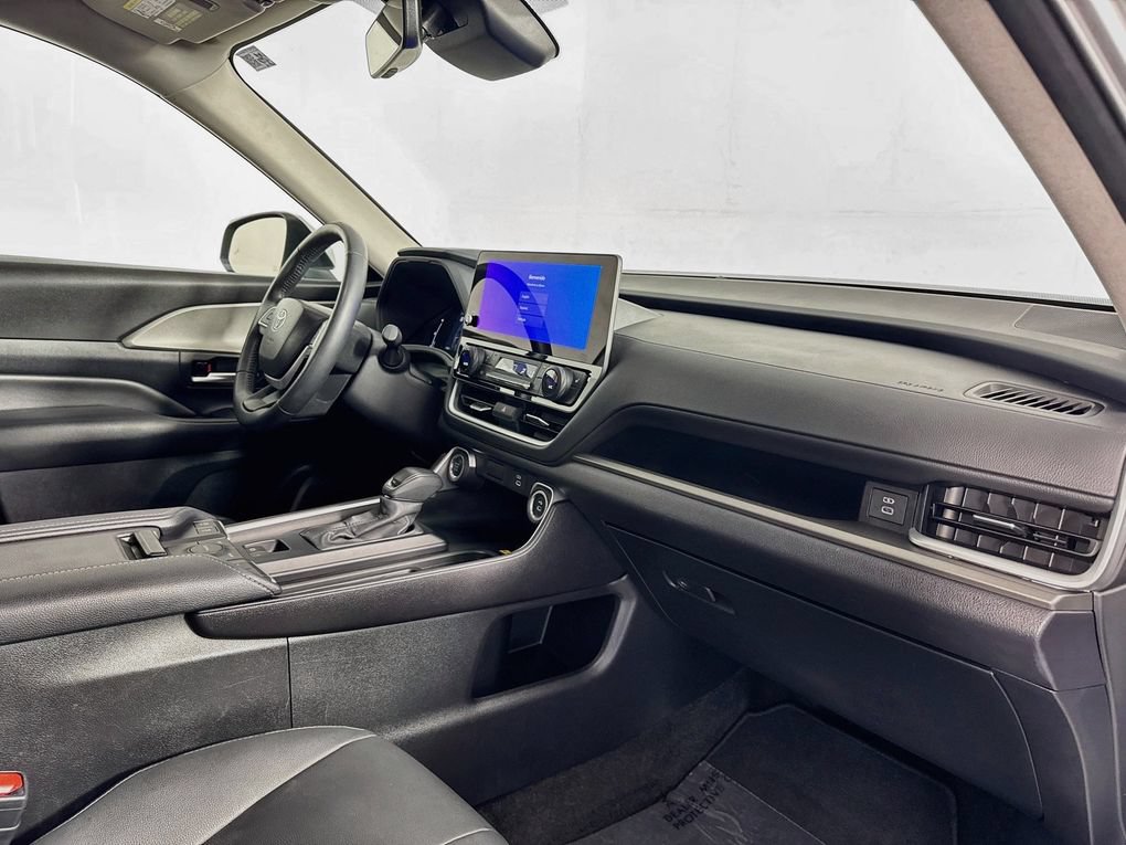 Used 2025 Toyota Grand Highlander FWD image 32