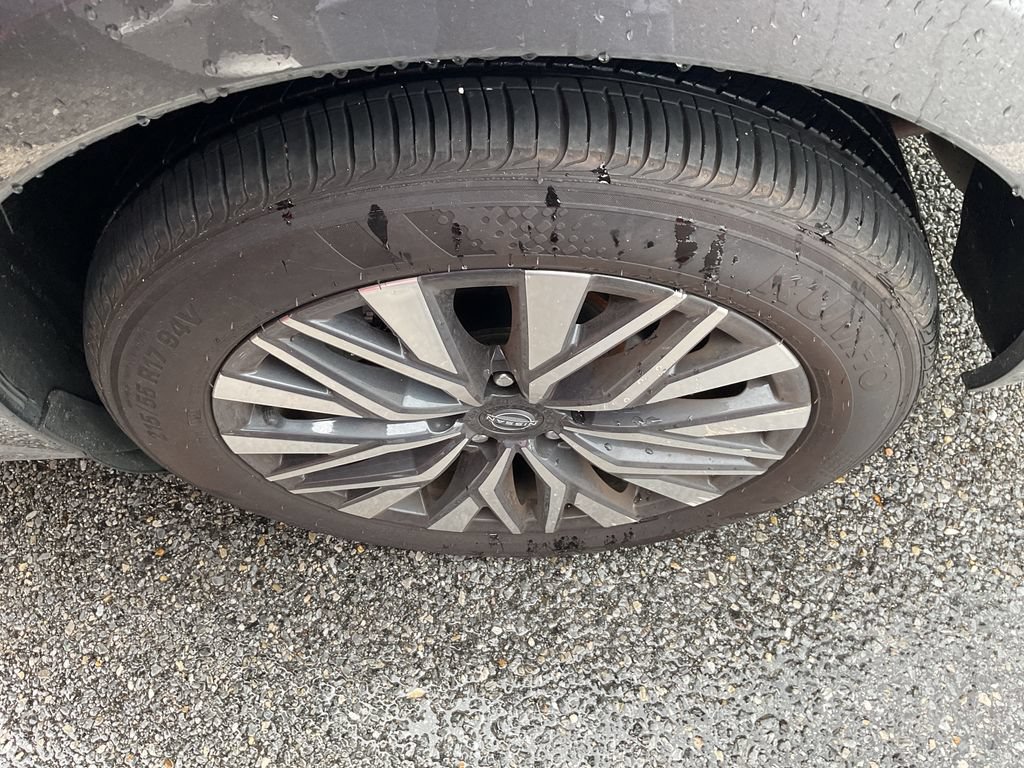 Used 2024 Nissan Altima 2.5 SV AWD/4WD image 13