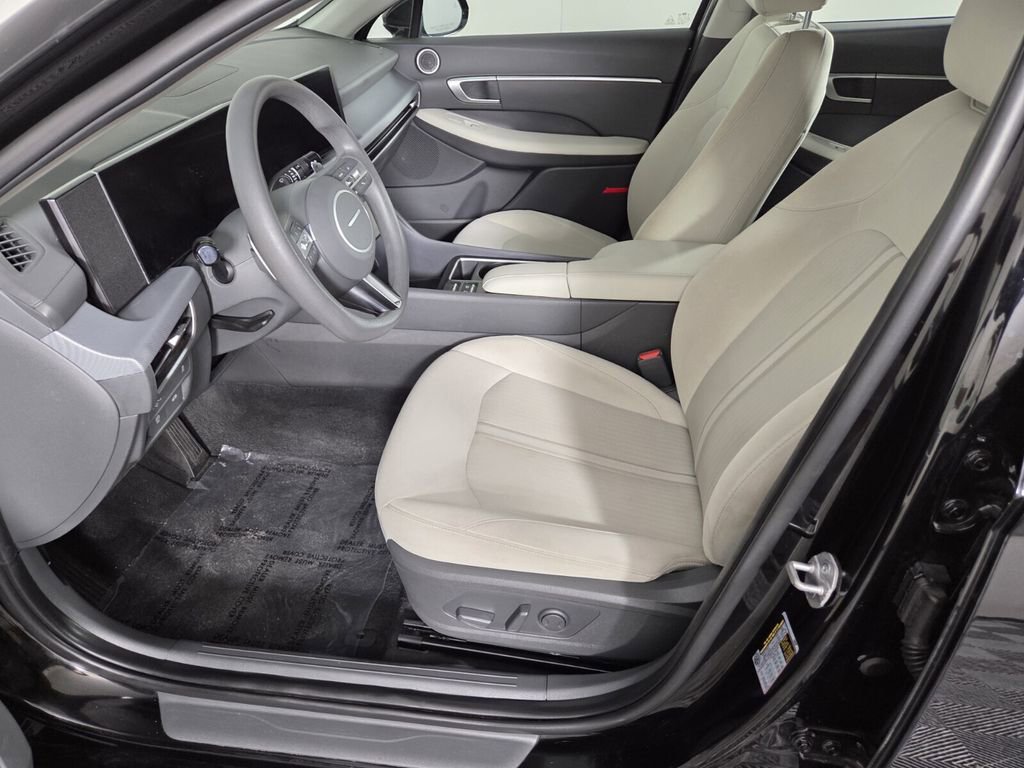 Used 2025 Hyundai Sonata SEL FWD image 11