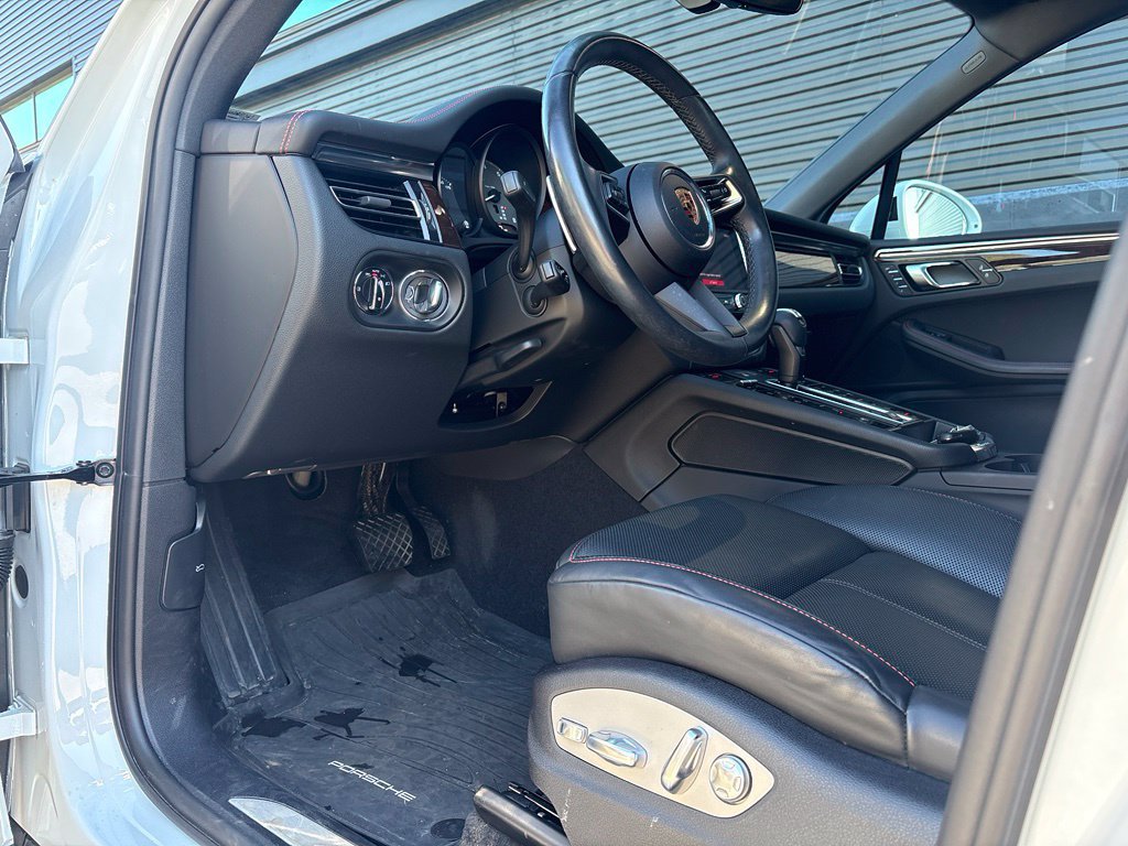 Certified 2023 Porsche Macan S AWD/4WD image 4
