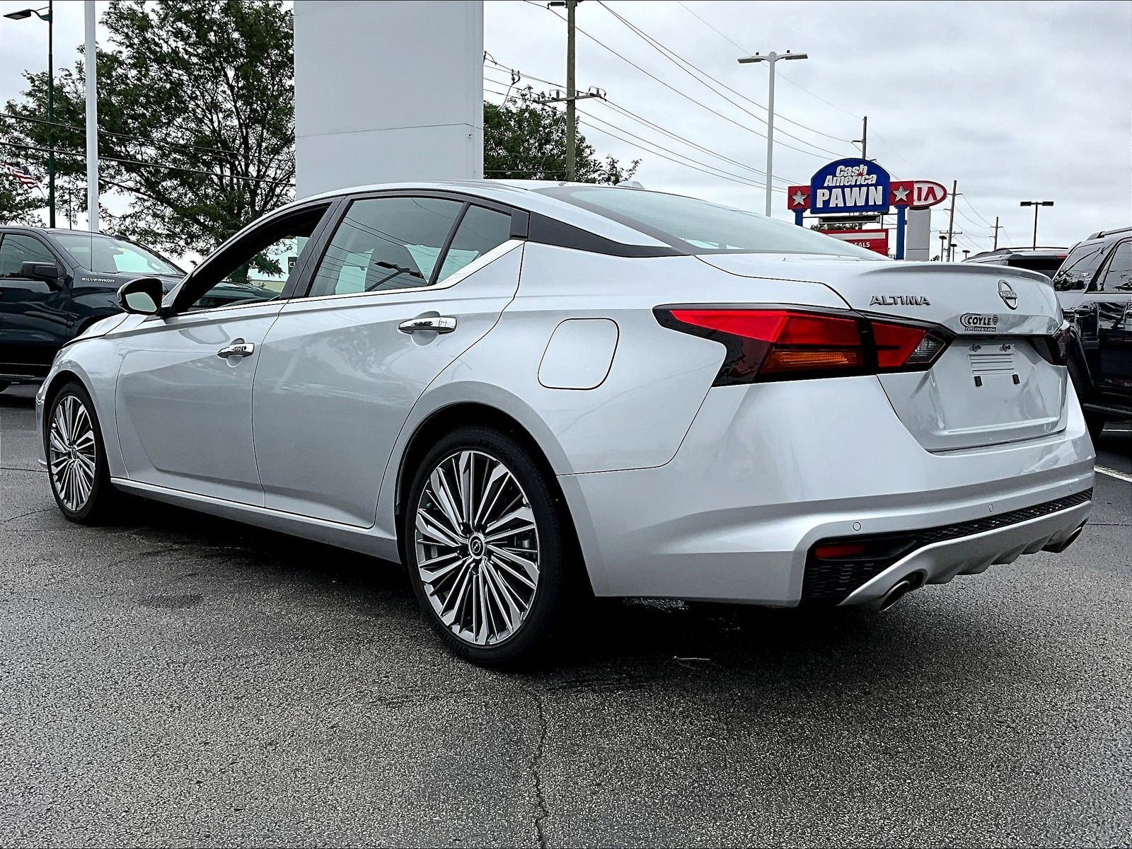 Used 2025 Nissan Altima 2.5 SL FWD image 4