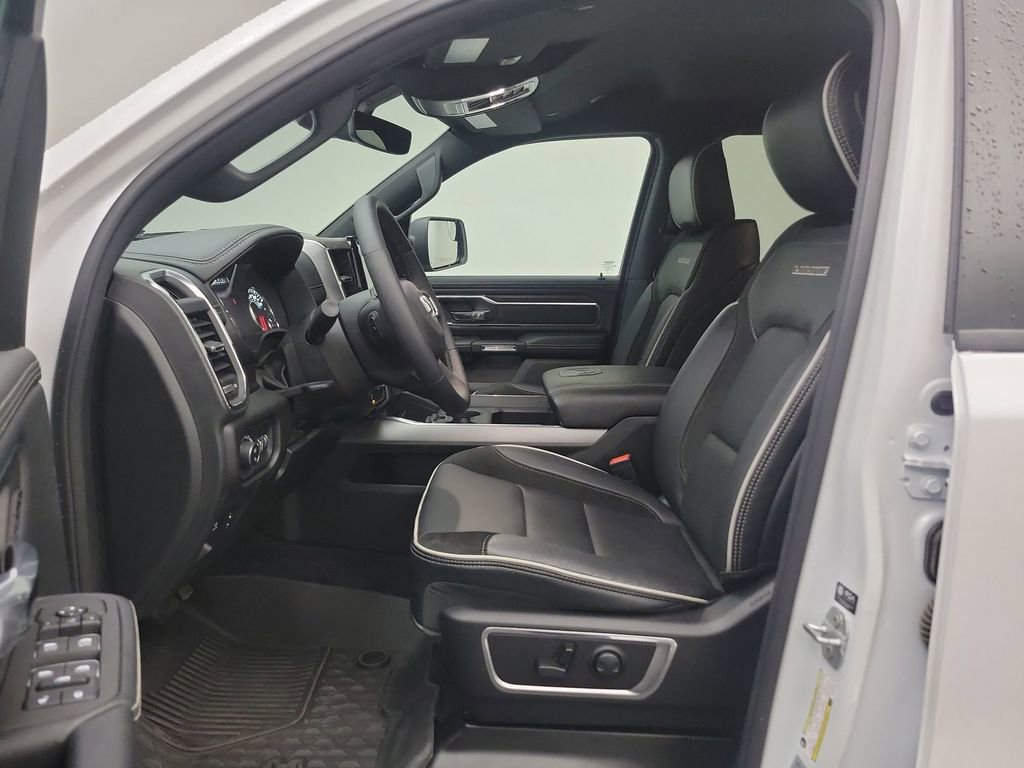 Used 2025 RAM 1500 Laramie AWD/4WD image 4