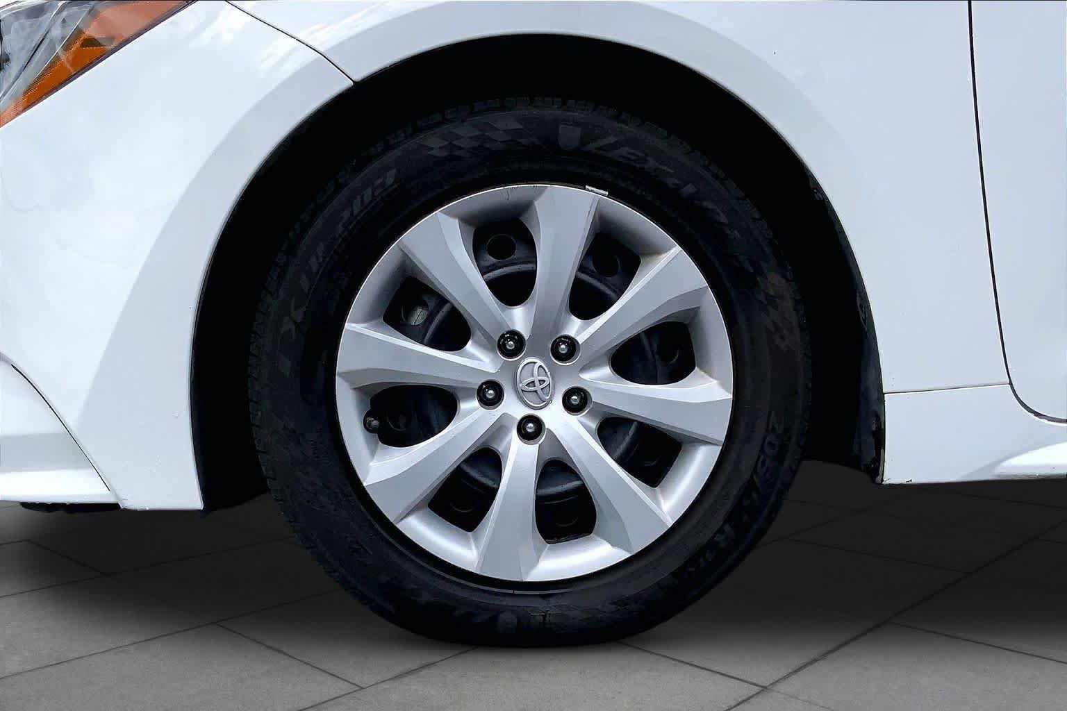 Used 2021 Toyota Corolla LE FWD image 10