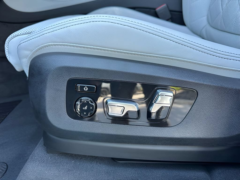 New 2026 BMW X5 xDrive40i w/ M Sport Package AWD/4WD image 11