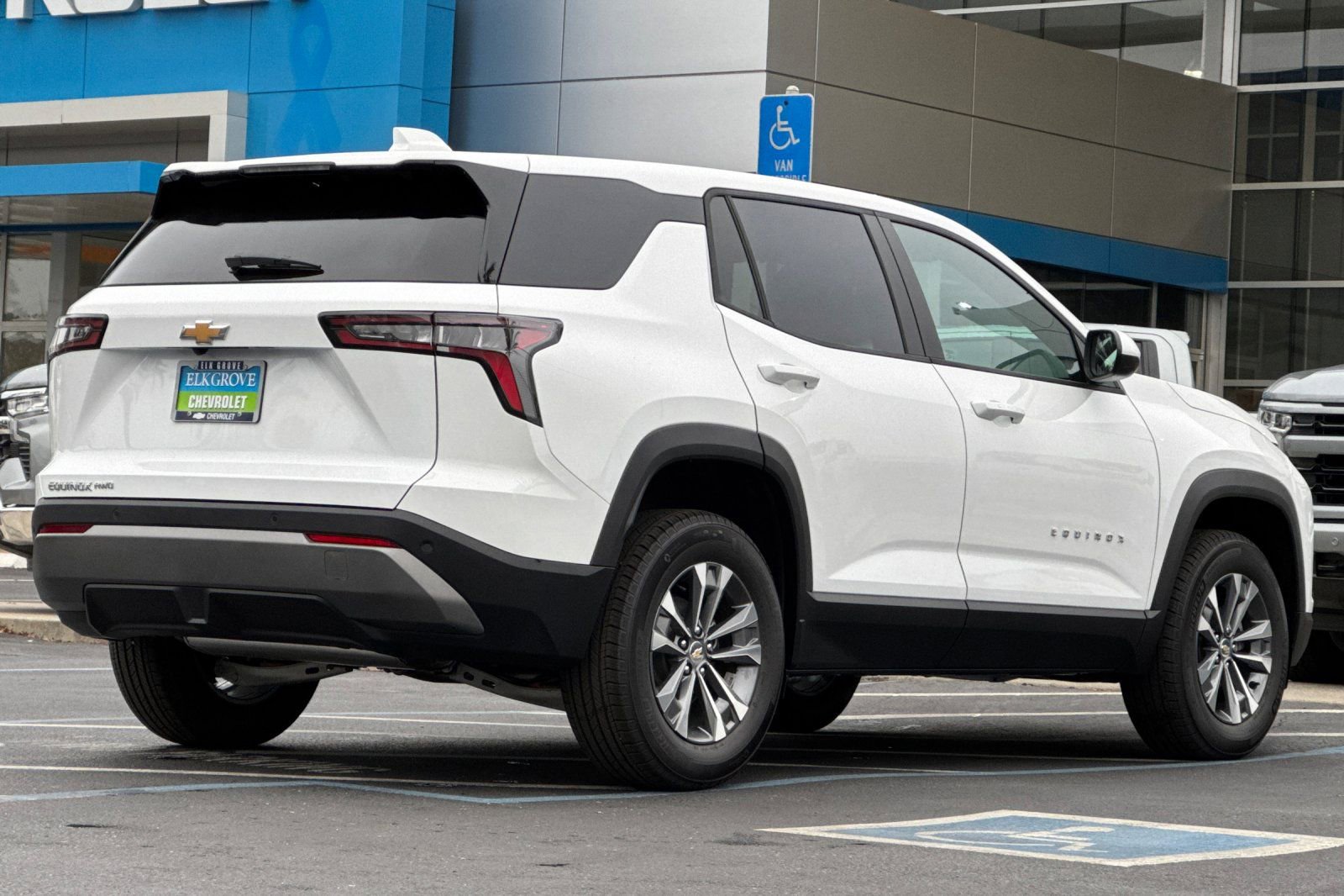 New 2026 Chevrolet Equinox LT image 3