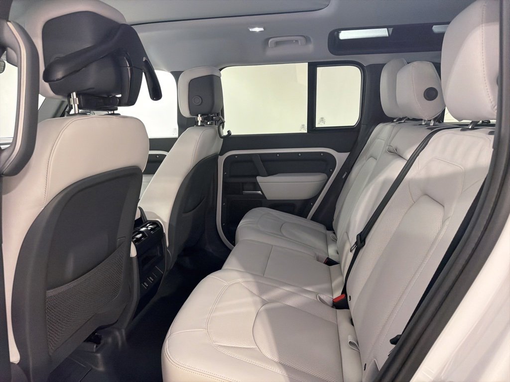 New 2026 Land Rover Defender 110 X-Dynamic SE image 22