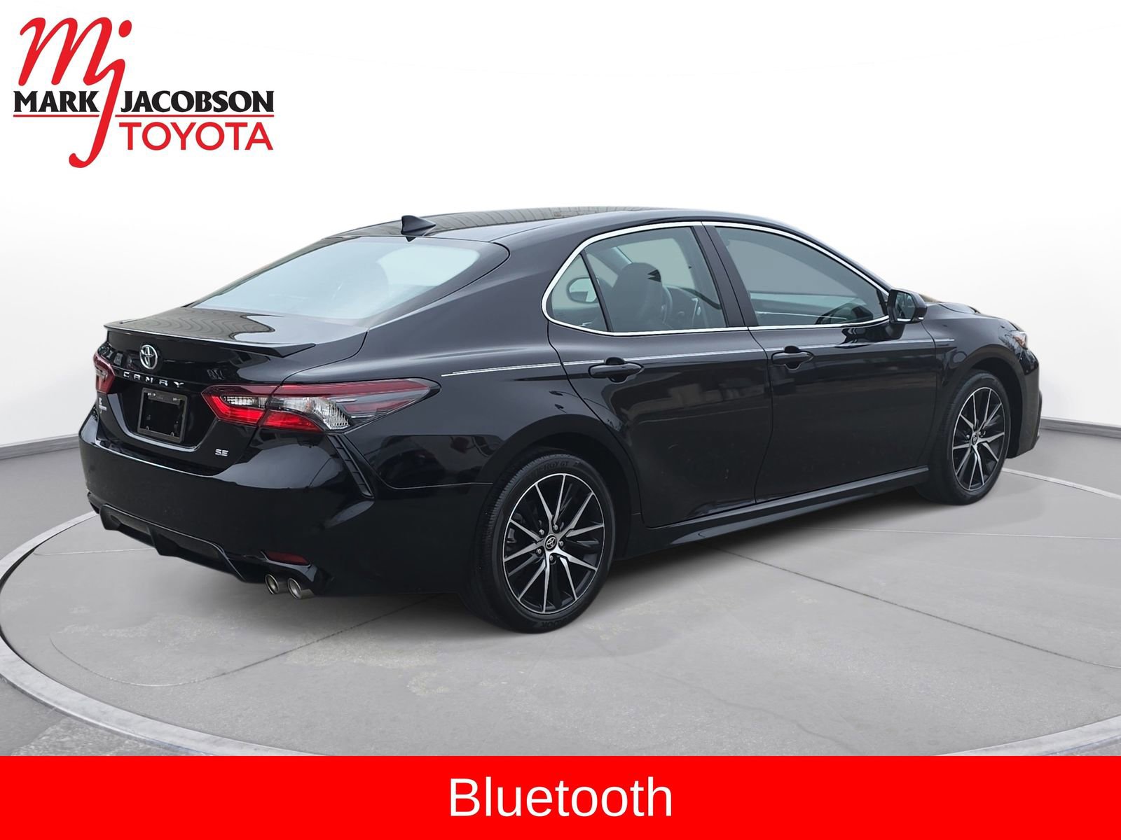 Used 2024 Toyota Camry SE image 9