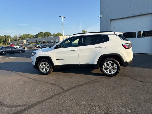 Used 2024 Jeep Compass Latitude AWD/4WD image 16