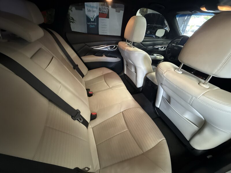 Used 2015 INFINITI Q70 3.7 w/ Sport Package RWD image 24