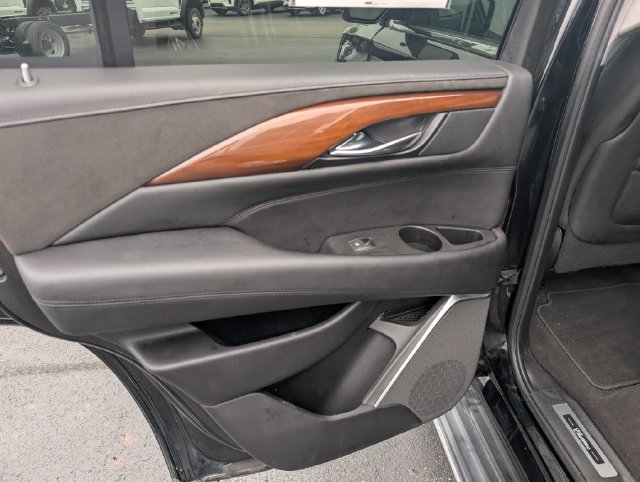 Used 2020 Cadillac Escalade Luxury AWD/4WD image 10