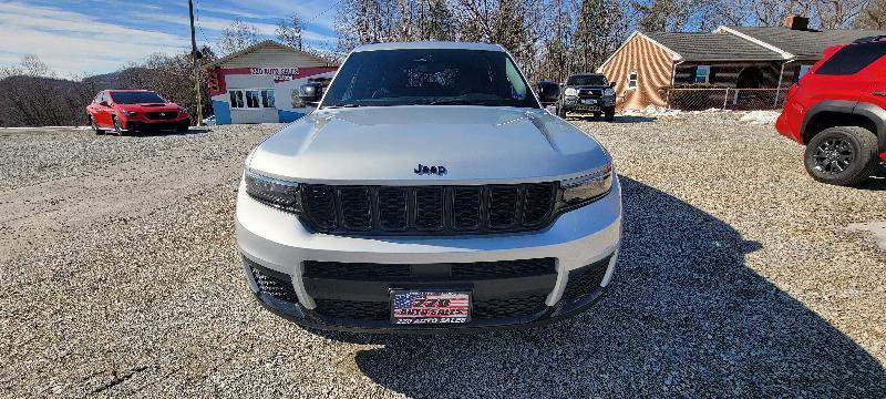 Used 2024 Jeep Grand Cherokee L Laredo image 2