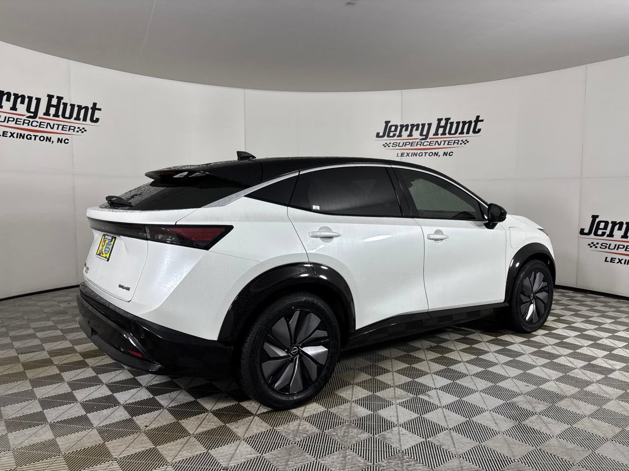 Used 2023 Nissan Ariya FWD image 4