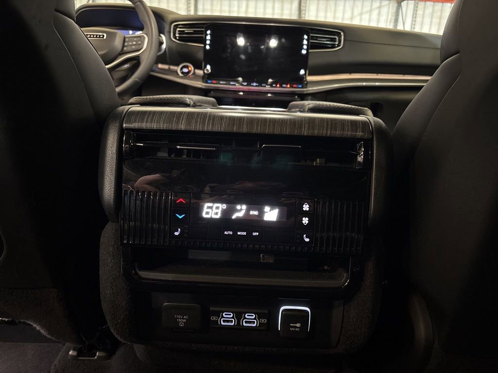 Used 2024 Jeep Wagoneer L Series III w/ Flexible Seating Group image 43