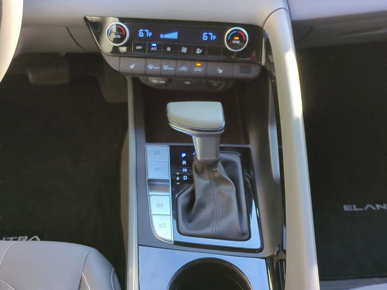 Used 2021 Hyundai Elantra SEL w/ Convenience + Premium Package image 18