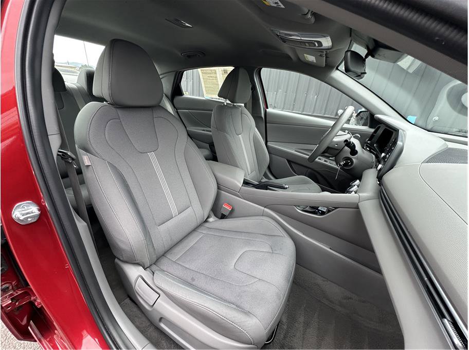 Used 2024 Hyundai Elantra SE image 15