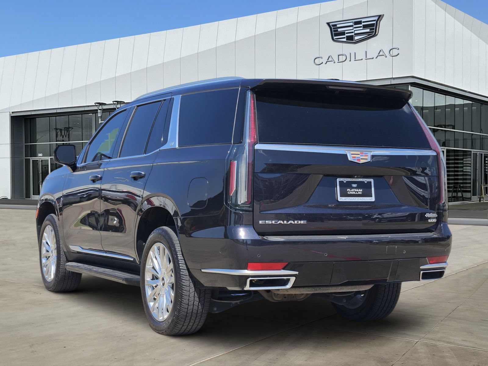 Used 2023 Cadillac Escalade Premium Luxury AWD/4WD image 4