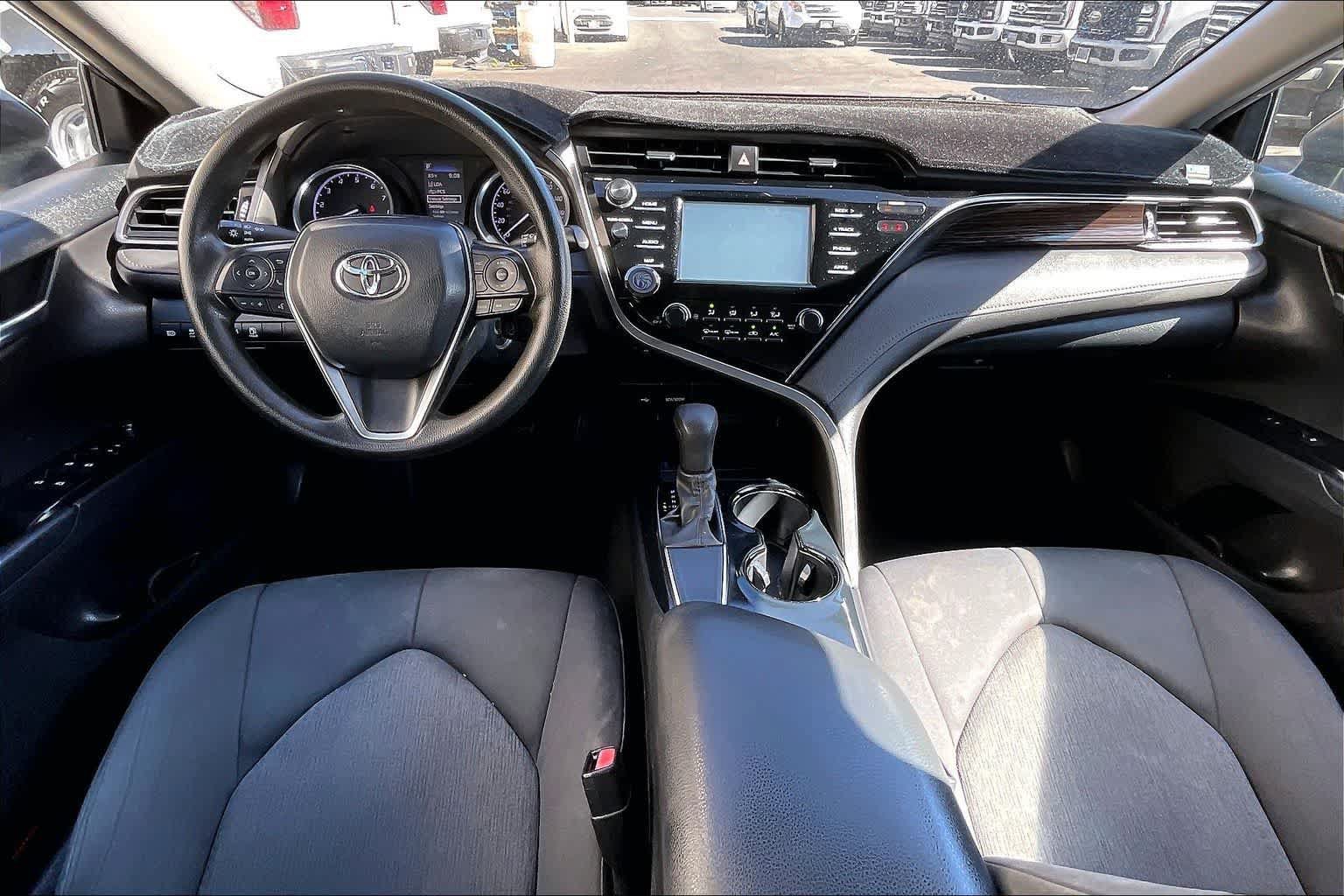 Used 2020 Toyota Camry LE FWD image 10