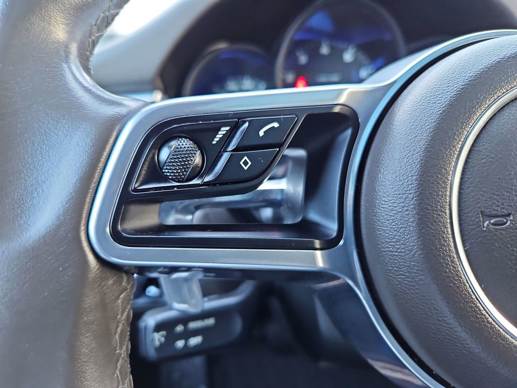 Used 2017 Porsche Macan Base image 11